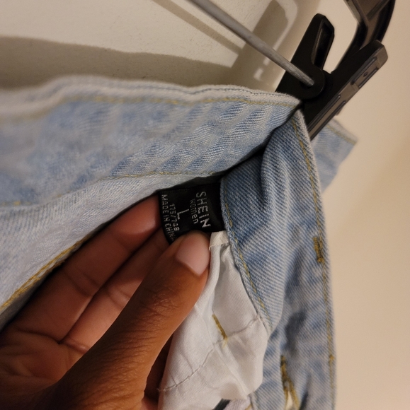 Distressed Flaming Mama Jeans 🔥 - Picture 6 of 6